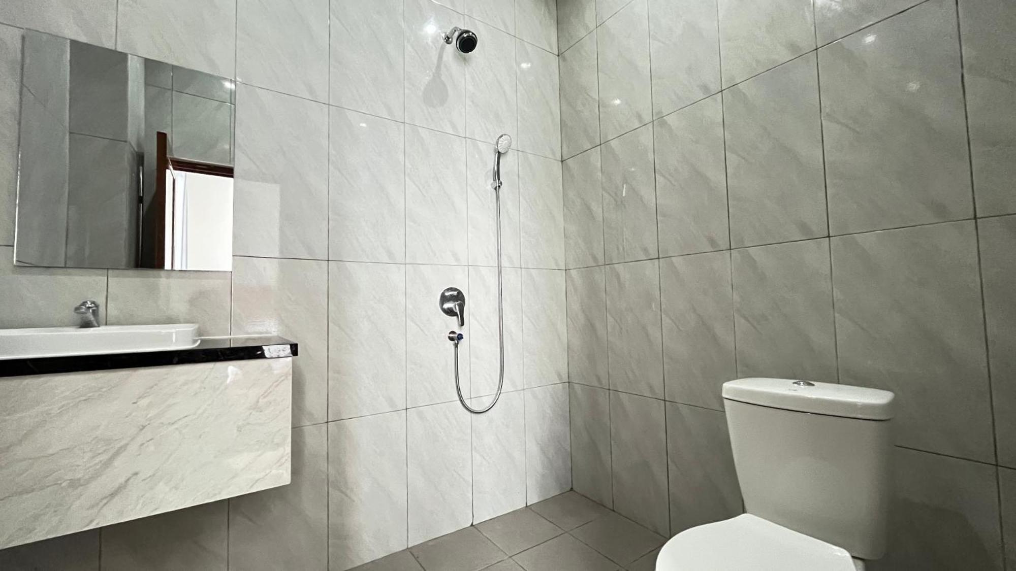 Hotel Reddoorz Premium At Jalan Diponegoro Lampung Bandar Lampung Exterior foto
