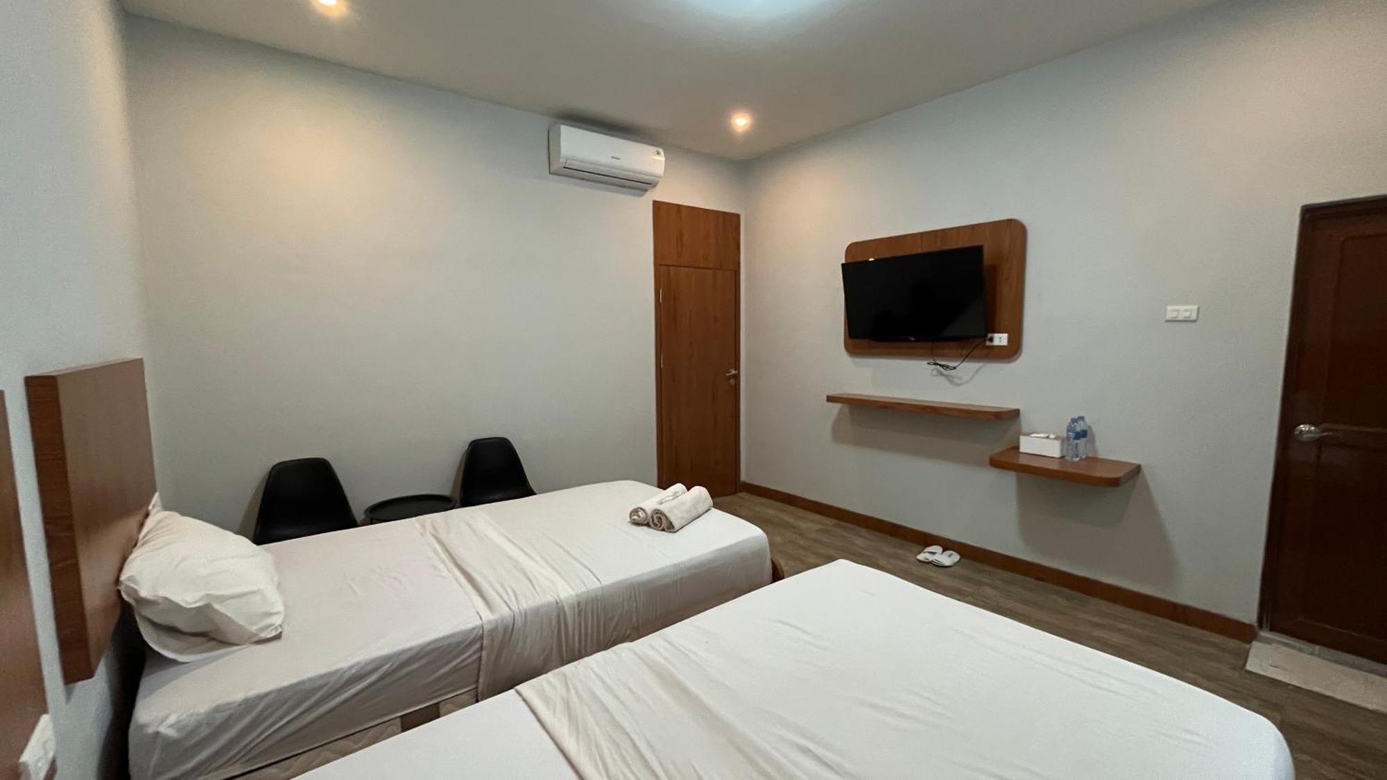Hotel Reddoorz Premium At Jalan Diponegoro Lampung Bandar Lampung Exterior foto