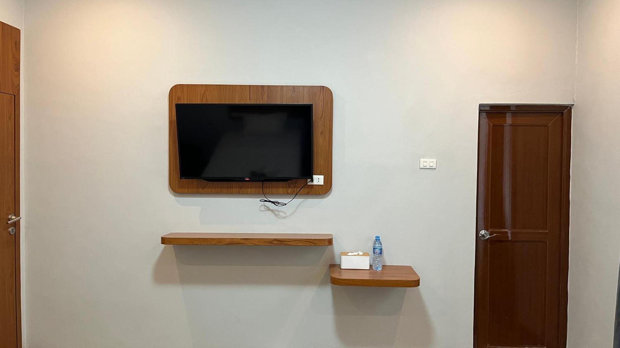 Hotel Reddoorz Premium At Jalan Diponegoro Lampung Bandar Lampung Exterior foto