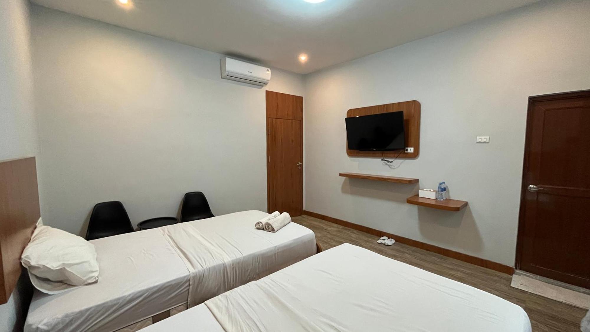 Hotel Reddoorz Premium At Jalan Diponegoro Lampung Bandar Lampung Exterior foto