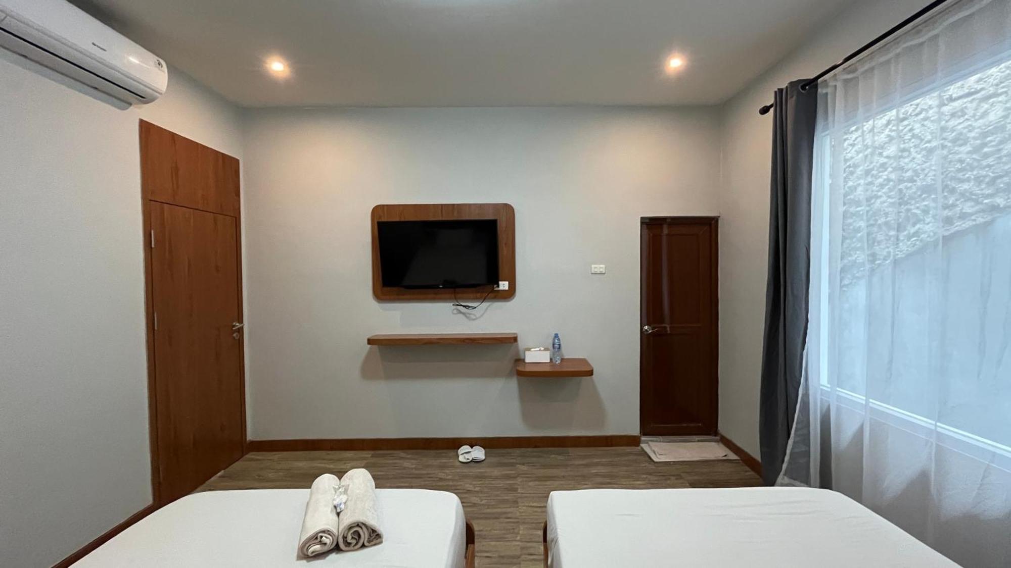 Hotel Reddoorz Premium At Jalan Diponegoro Lampung Bandar Lampung Exterior foto